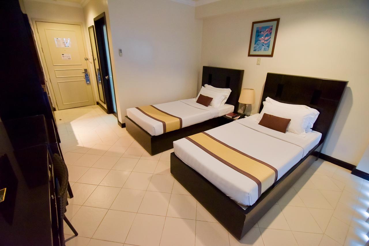 Hotel Tavern Surigao Exterior foto